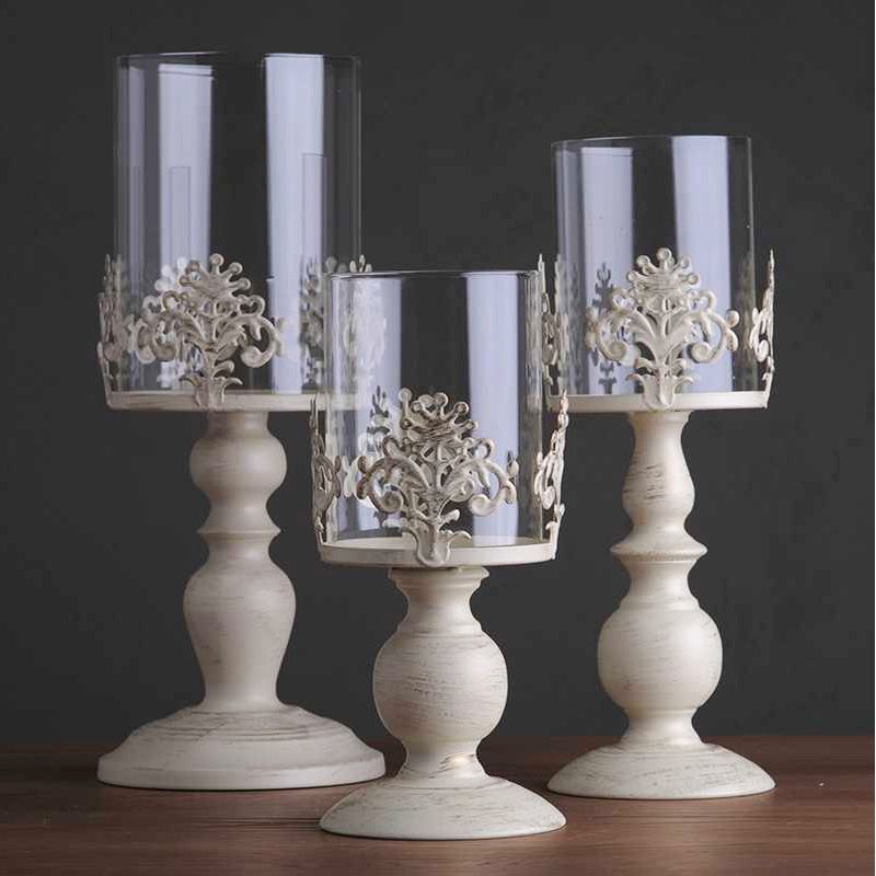 Candelabro Strongwell de Metal con Base Decorativa